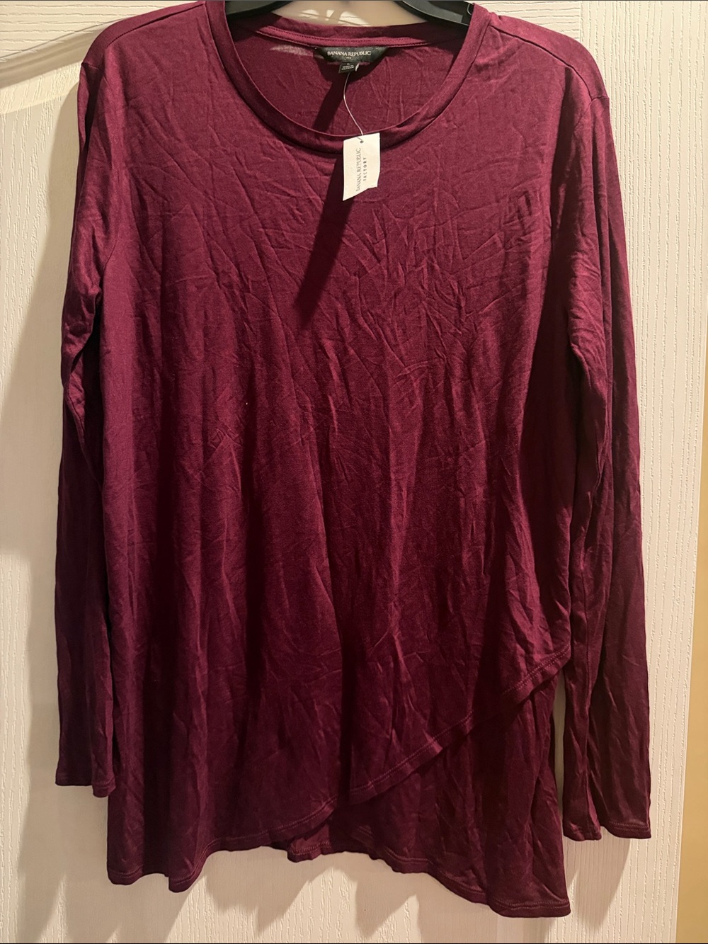 Banna Republic Women’s Long-Sleeve Crew Neck Top- Wine Size Large New With Tag